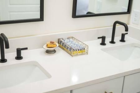The Warhol - Pet-Friendly Apartment Bentonville Luaran gambar