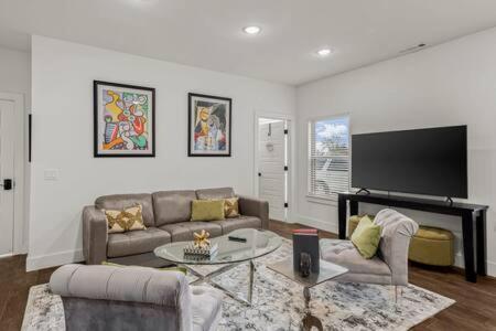 The Warhol - Pet-Friendly Apartment Bentonville Luaran gambar